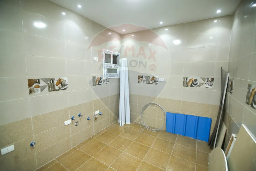 شقة مرخصة للبيع  210 م جليم ( خطوات من البحر و الترام )