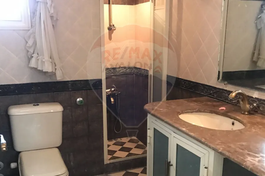 شقة للايجار المفروش 120 م مصطفي كامل (ش المعسكر الروماني)