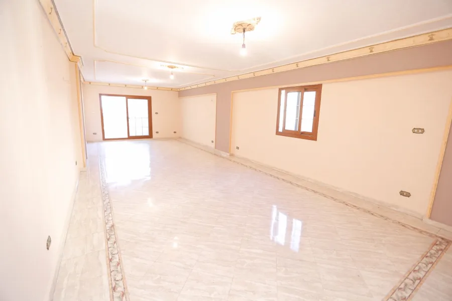 شقة للبيع 260م وابور المياه (ش محمد مسعود)