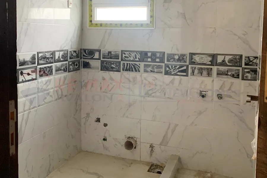 stand Alo1ne for sale 400 m King Mariout (Cordoba St.)