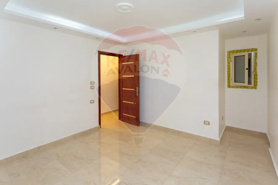 شقة مرخصه للبيع 120 م سموحه (كومباوند في ش النصر)