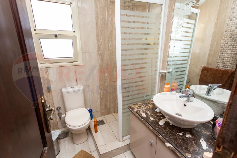 شقة للبيع 210 م سابا باشا (خطوات م شارع ابو قير)