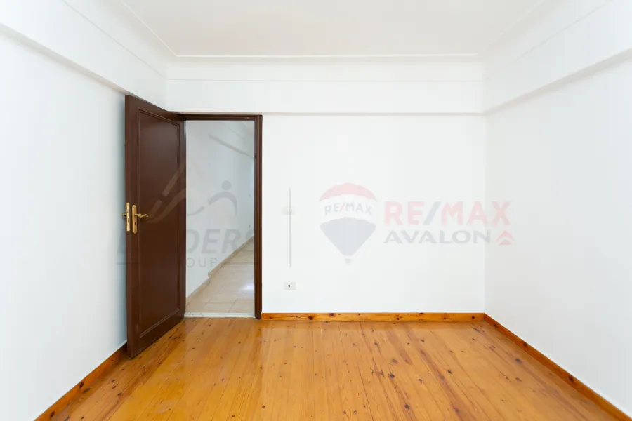 شقة 3 ادوار Triple للبيع 367 م لوران (خلف البنك الاهلي)