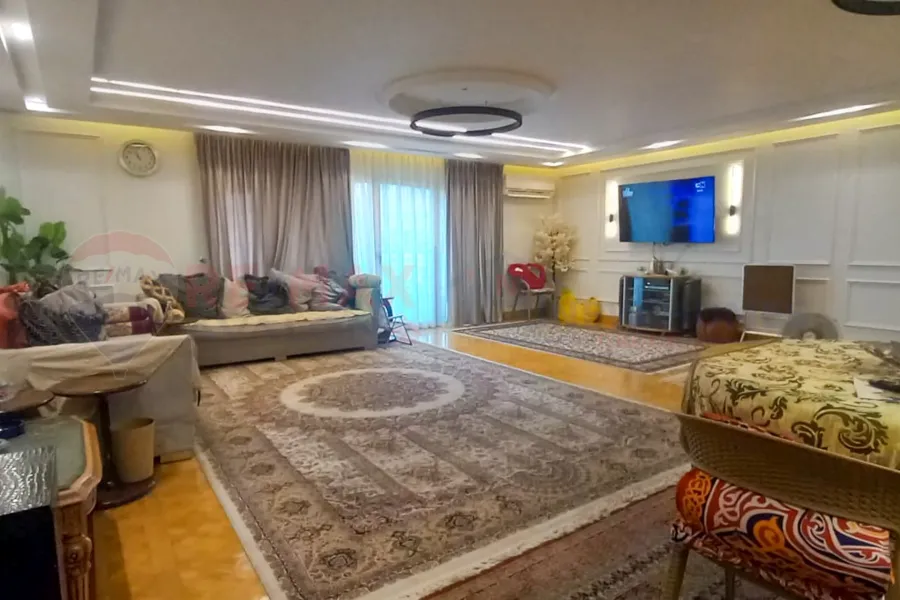 شقة للبيع 270 م سموحة (ش البرت الأول)