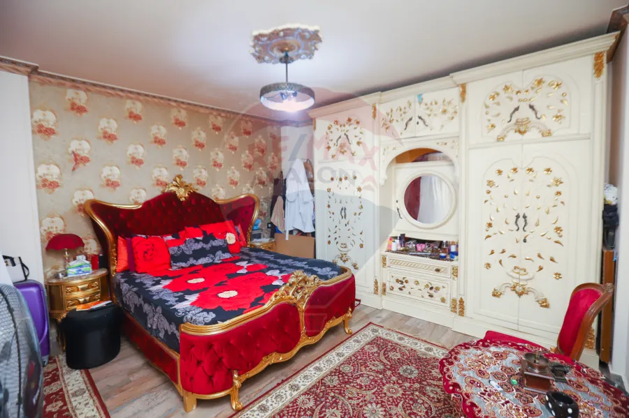 شقة للبيع 170م سموحة  (ش الريادة بجوار كومبوند السرايا)