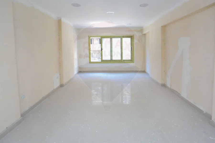 مقراداري للبيع 330 م  جناكليس (ش ابو قير)