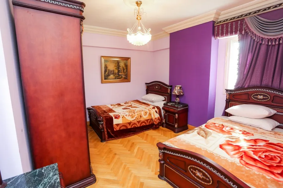 شقة للبيع 260 م سابا باشا (على البحر مباشرة)