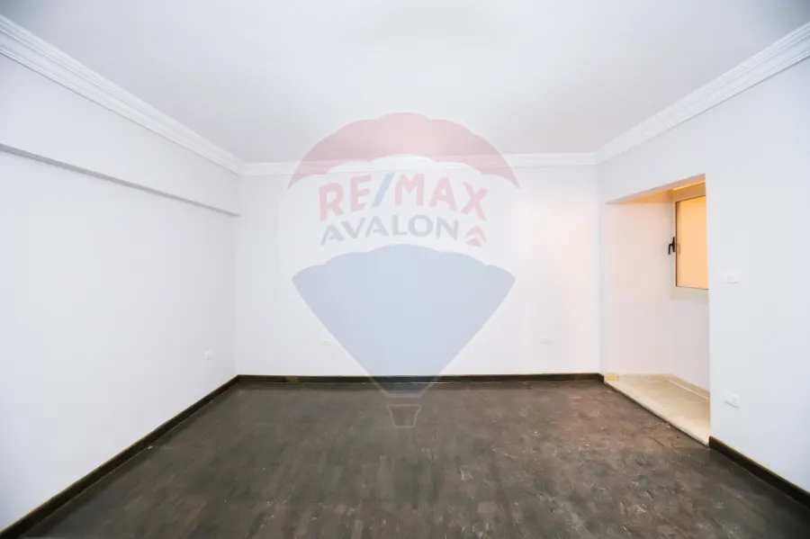 شقة للبيع 250 م رشدي (ش إبراهيم حلمي)