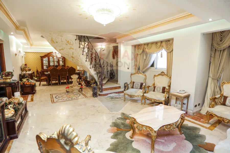 شقه تربلكيس للبيع 735 م  جليم ( خطوات من البحر )