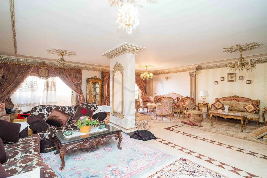 شقة للبيع 310 م كامب شيزار (جانبي البحر)