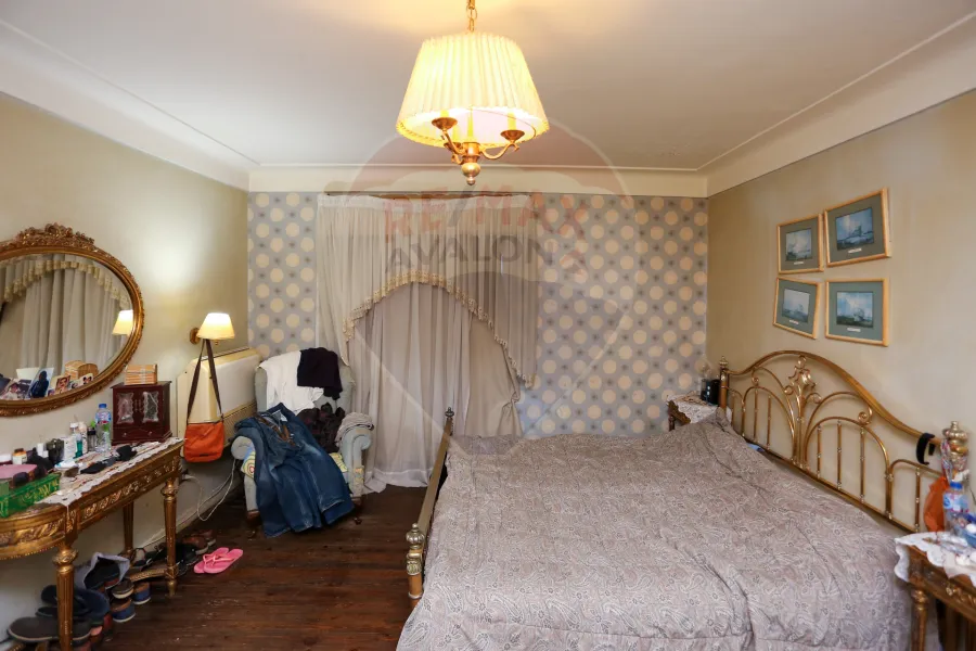 شقة للبيع 240 م سابا باشا (ش ابراهيم الحلبي)