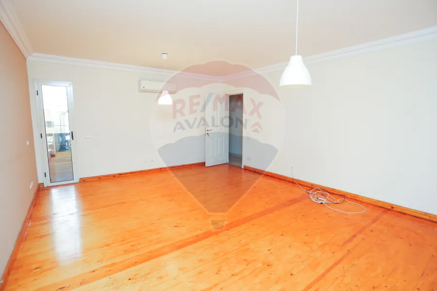 شقة للبيع 250 م سموحة (ش حسن علام)