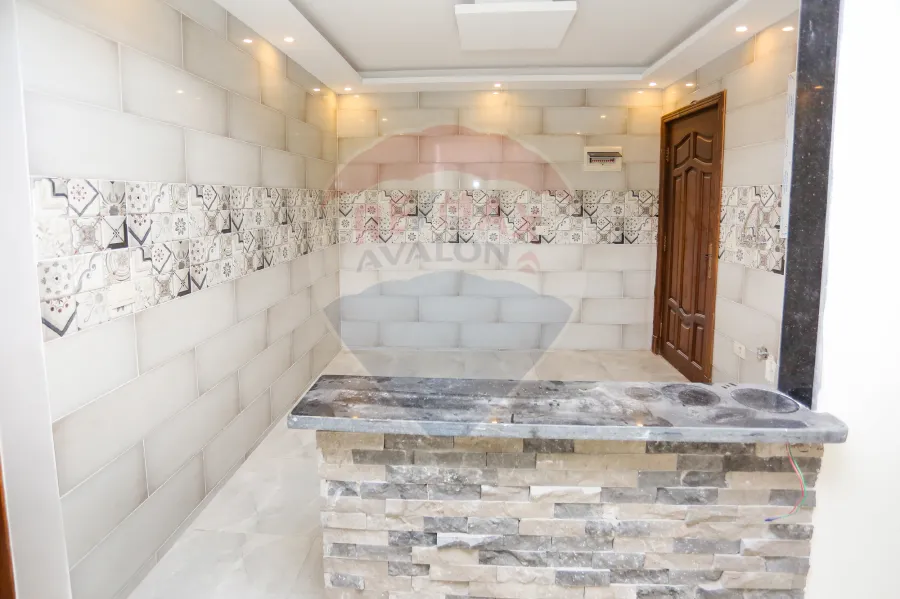 شقه للايجار 250 م سيدي بشر ( اول شارع خالد بن الوليد )