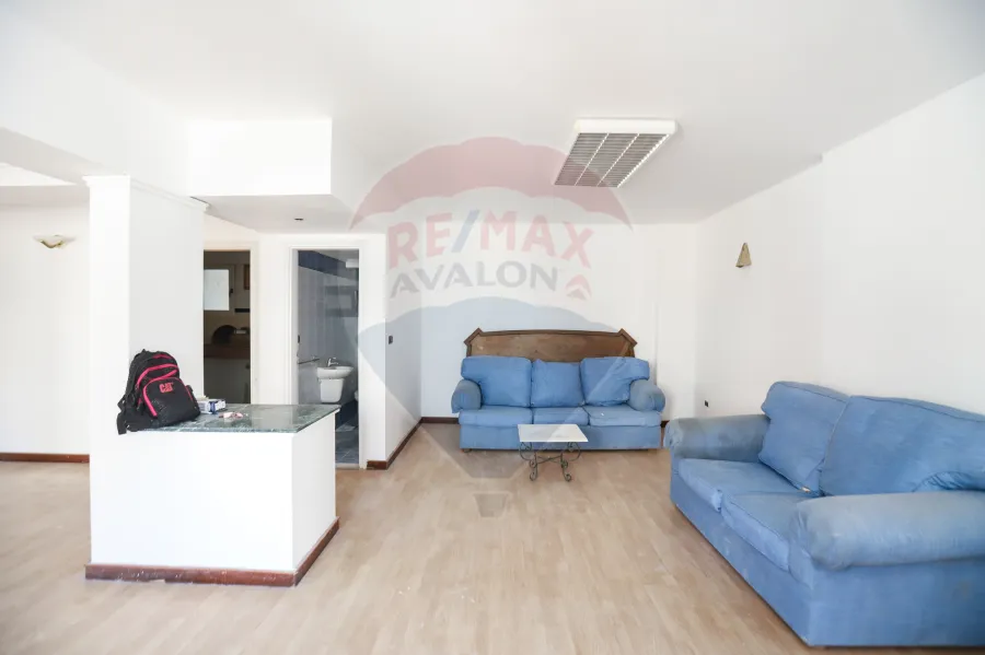 شقه دوبليكس للبيع 230 م السرايا (خطوات من البحر)