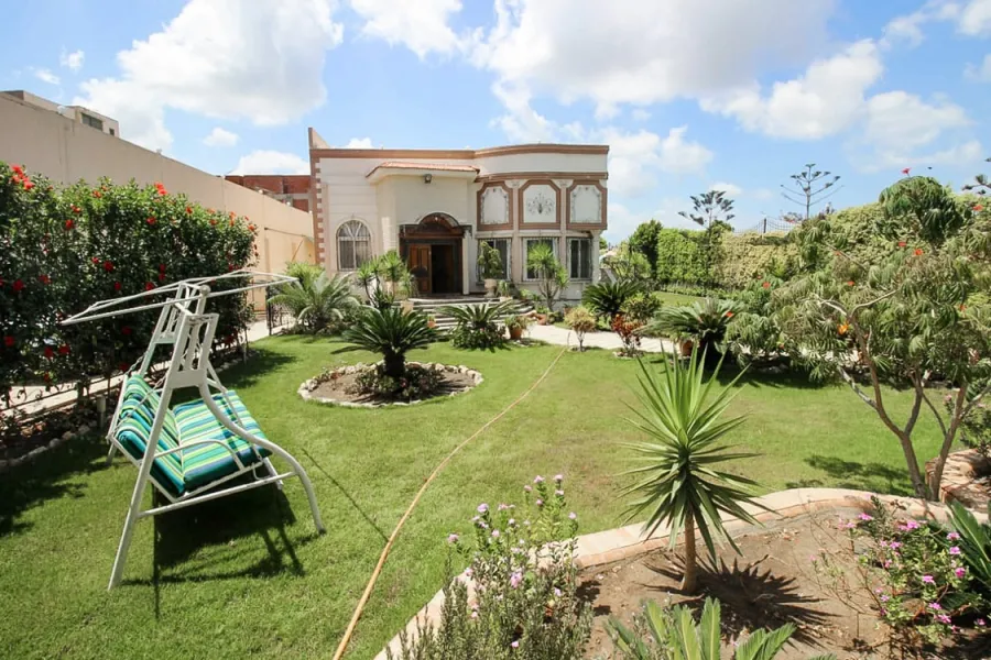 Villa for sale 2100m El-Maamoura (In front of the marine collage)