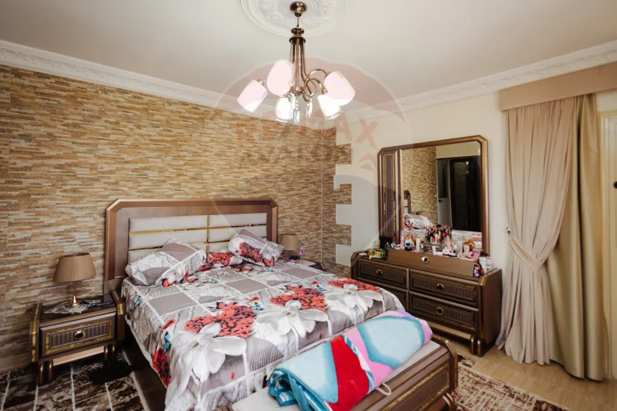 شقة للبيع 150 م راس التين (ش فرنسا)