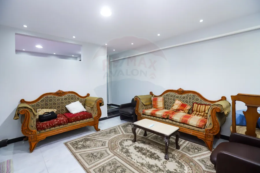 قة ادارى للبيع 60 م الابراهيميه (خطوات من البحر)