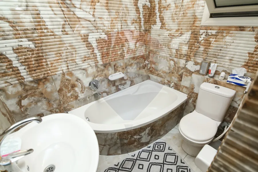 شقة للبيع 165 م الازاريطة (خطوات من الترام)