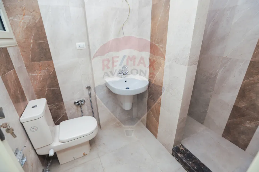 Administrative Unit for rent 185 m Louran (El Eqbal Directly on The Teram)