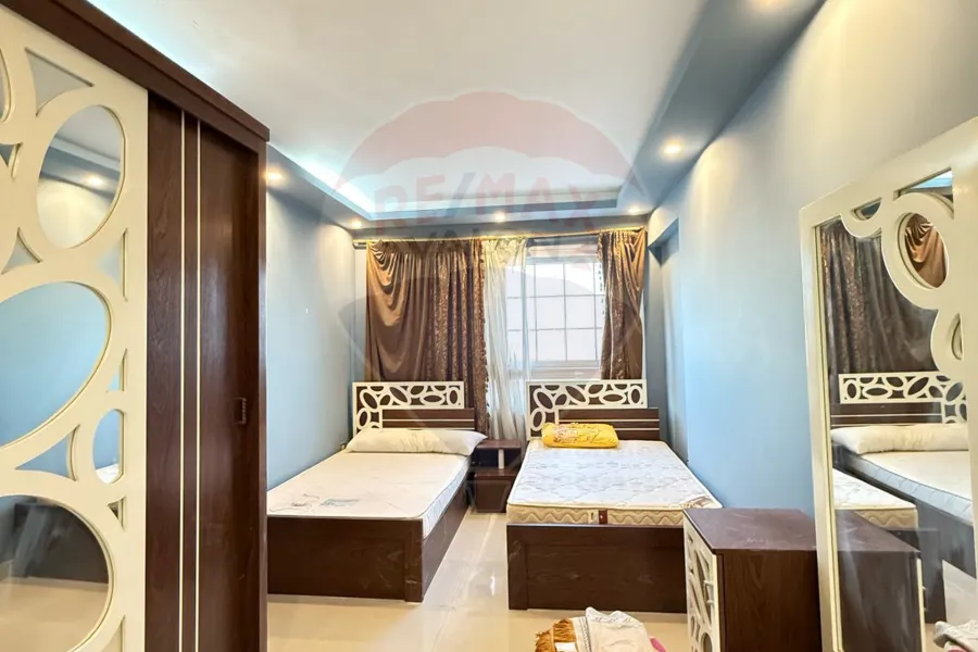 شقة للبيع 220 م كليوباترا (علي البحر مباشرة)