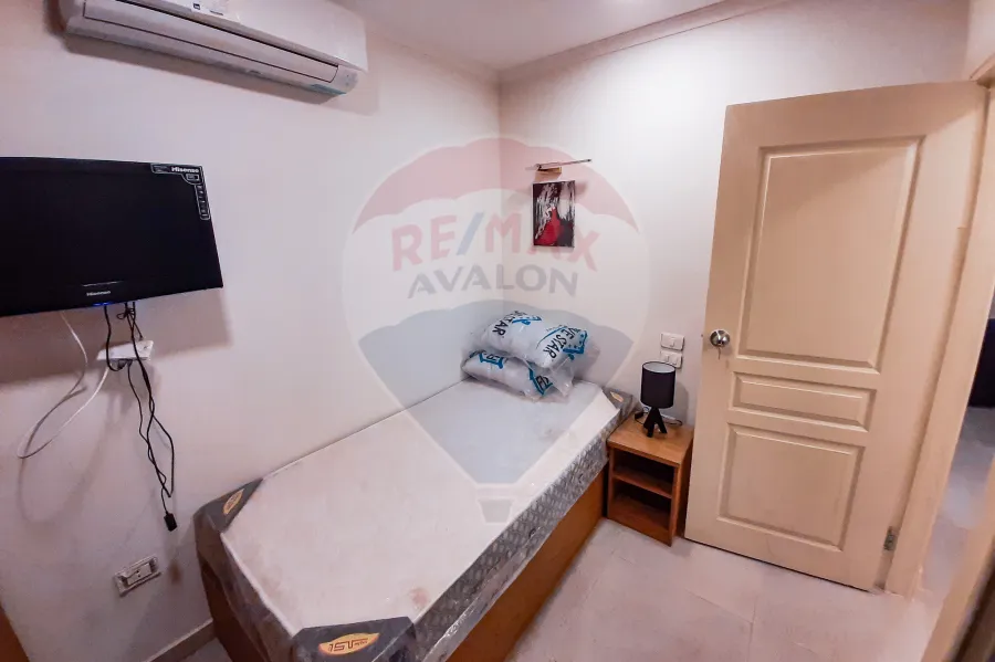 Furnished Studio For Rent 90 m El Azarita ( steps from the sea )