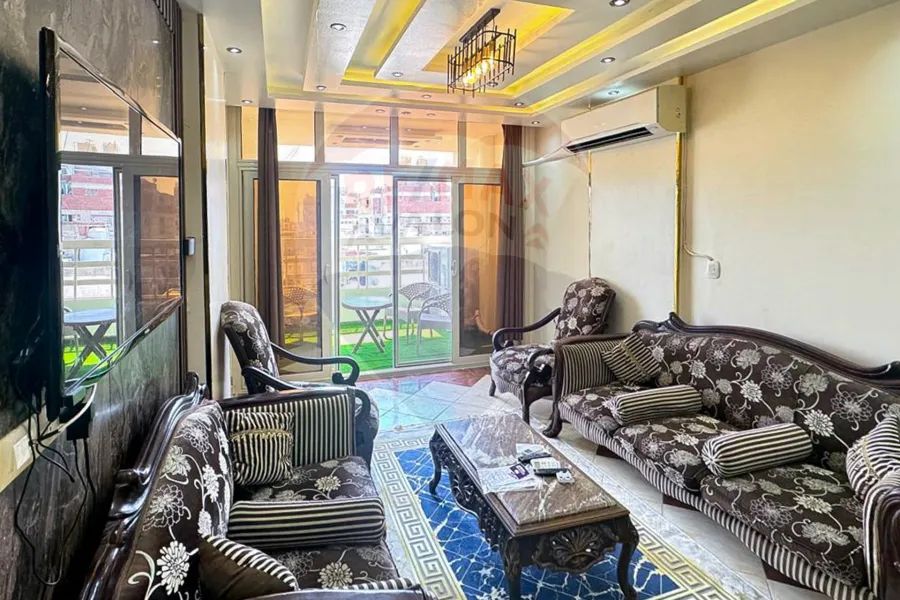 شقة للايجار 180 م ميامي (خطوات من ش العيسوي و البحر)