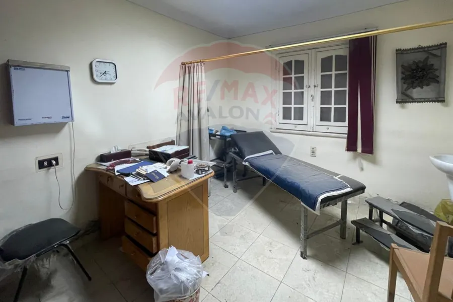 عيادة للبيع 90 م كليوباترا (علي الترام مباشرة)