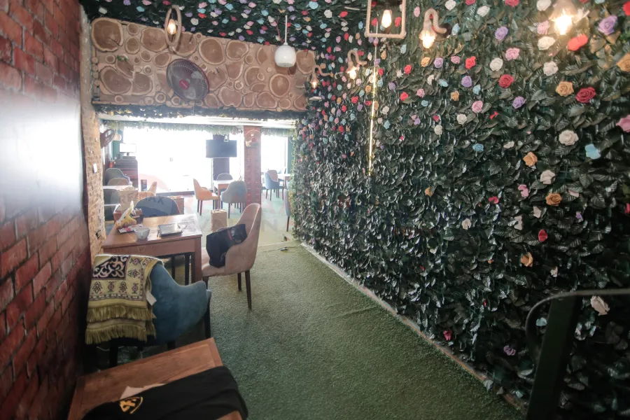 محل للإيجار المفروش أرضى 100م+ صندرة الإبراهيمية (على البحر مباشرة )