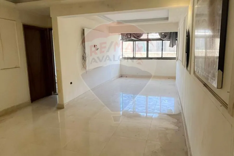 شقة للبيع 140 م كفر عبده (ش سكينة بنت الحسين)