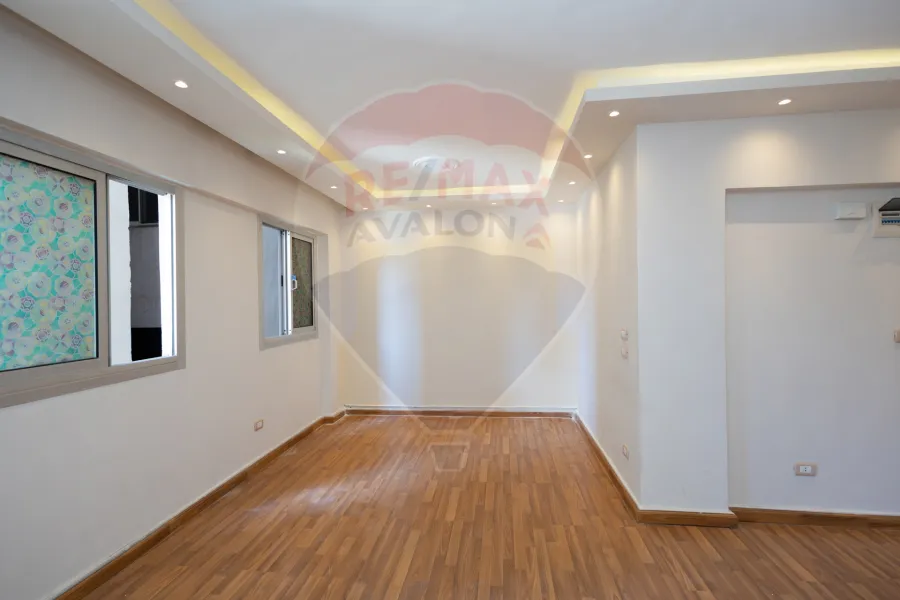 شقة للبيع 125 م  كفر عبده (ش سكينه بنت الحسين)