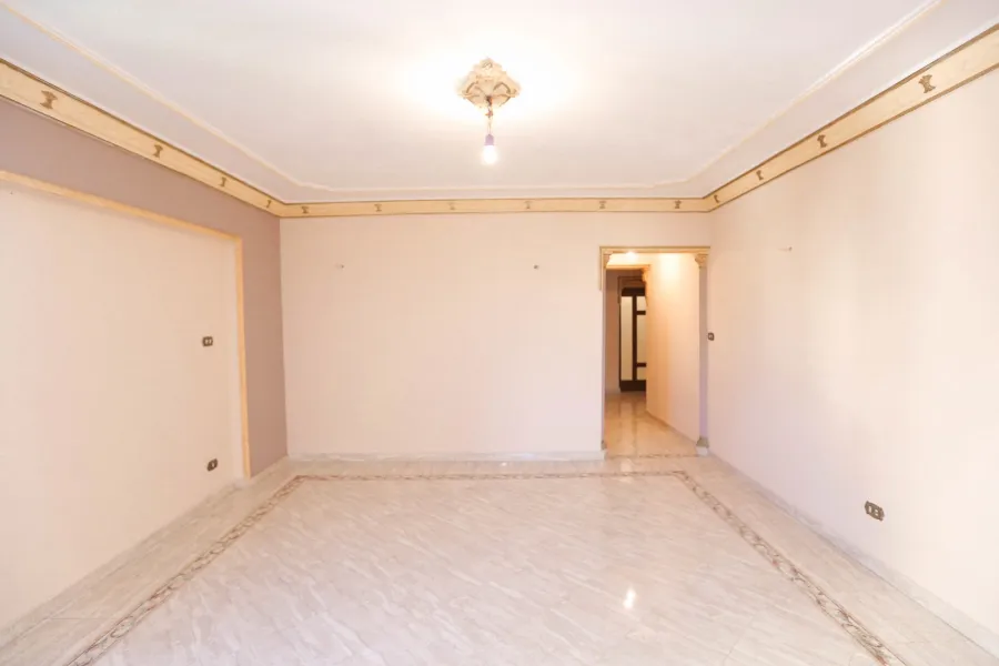 شقة للبيع 260م وابور المياه (ش محمد مسعود)