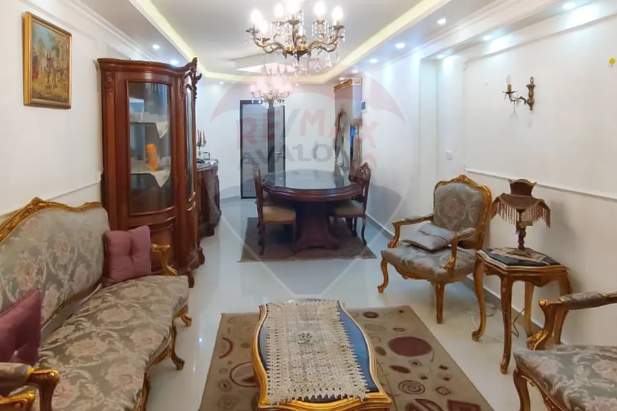 شقه للبيع  130م ميامى (ش الصرافة)