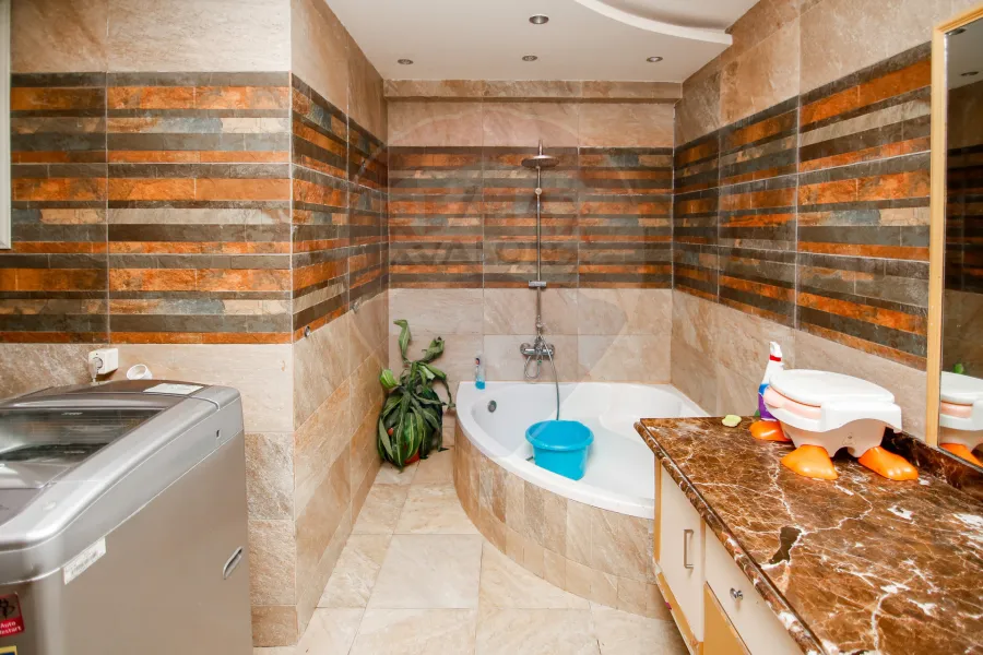 شقة للبيع 320 م السيوف (بجوار الشهر العقارى)