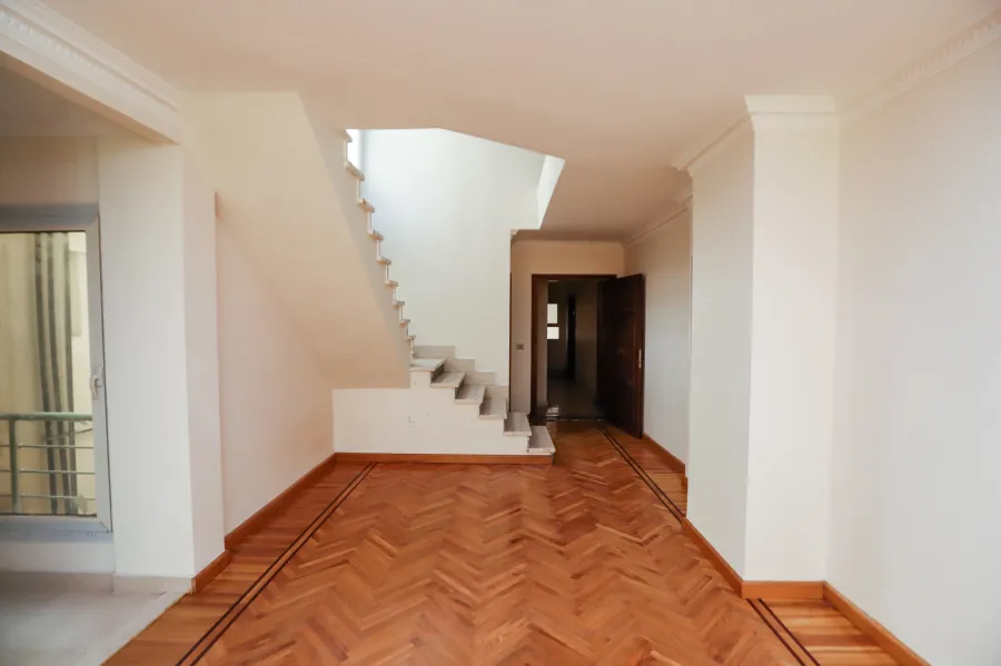 فيلا دوبلكس للبيع 260م كفر عبده  (بجوار المركز الثقافى البريطانى)