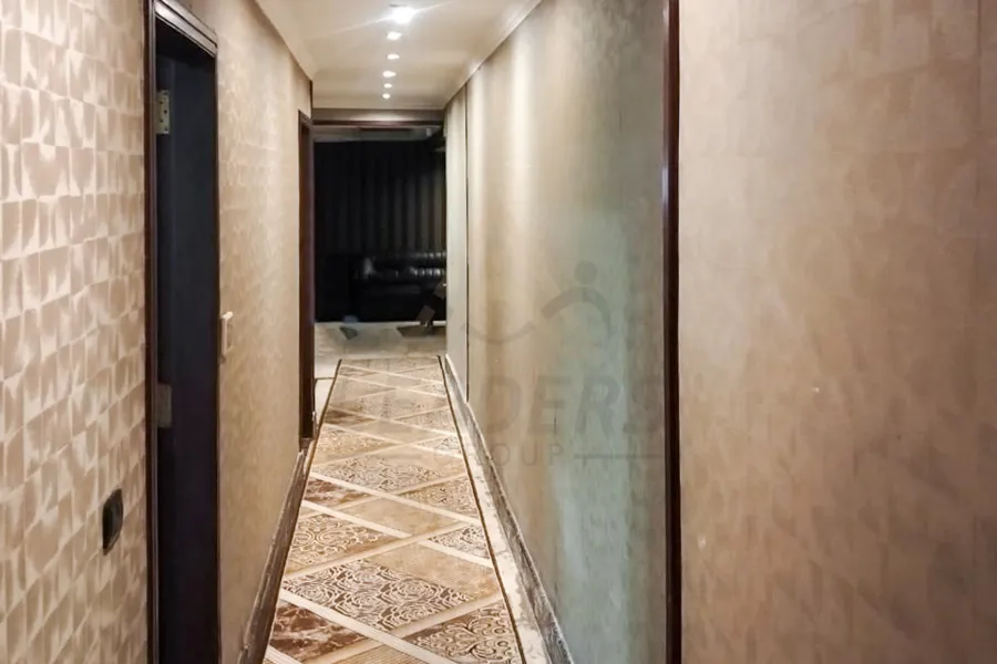 مكتب للايجار المفروش 270 م ميامي (علي البحر مباشرة)