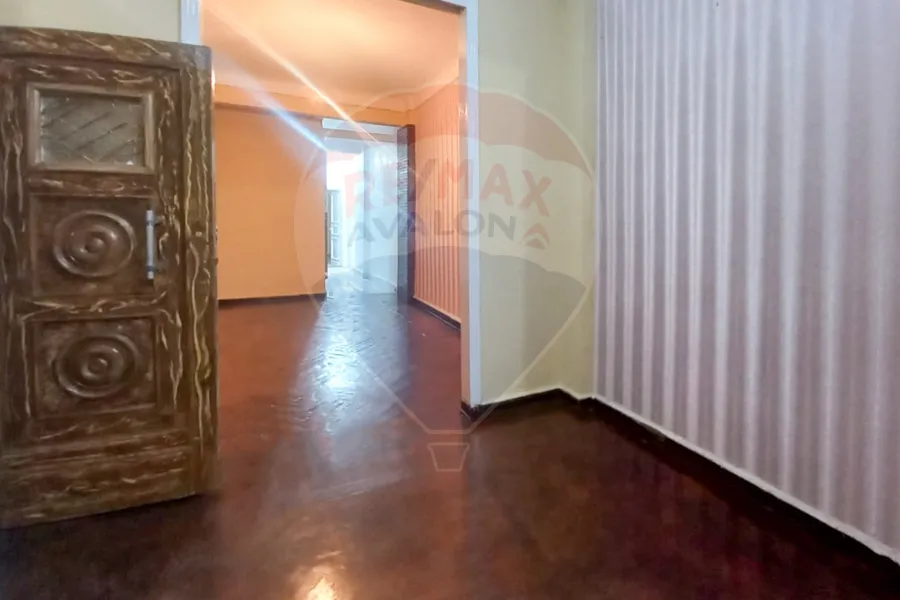 Administrative headquarters for rent, 100 m, Zizinia (steps from Abu Qir Street)