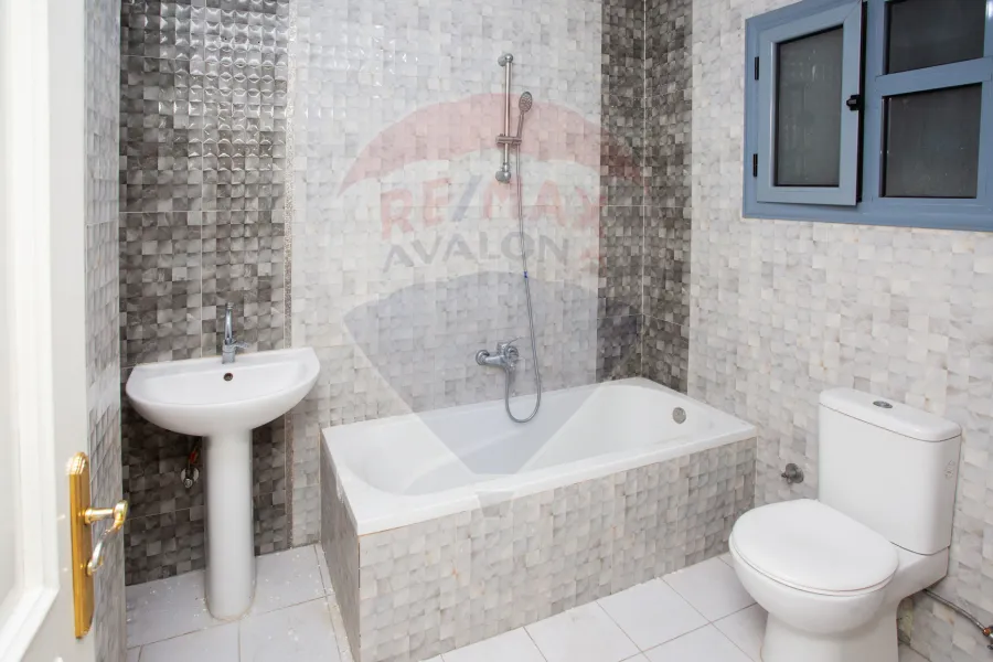 شقة مرخصة للبيع 220م سابا باشا (أمام قصر المرغني)