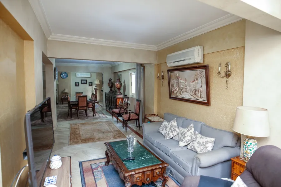 شقة دوبلكس للبيع 222م لوران (ش عمر المختار-خطوات من ش أبوقير)