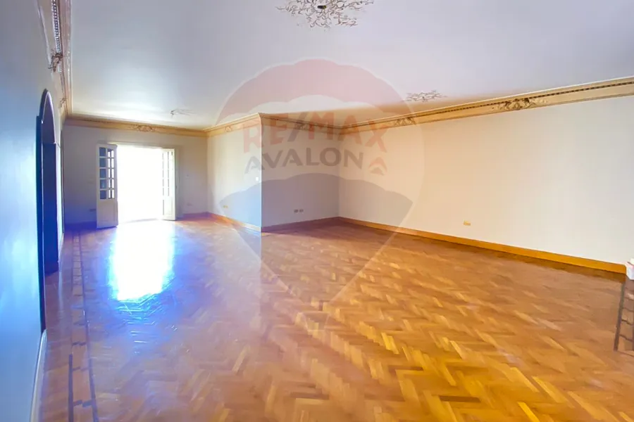 شقة للإيجار 230 م لوران (خطوات من ش شعراوي)