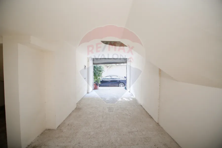 Shop for sale 105 m + 15 m upfloor - Kafr Abda (Saint Jenny St.)