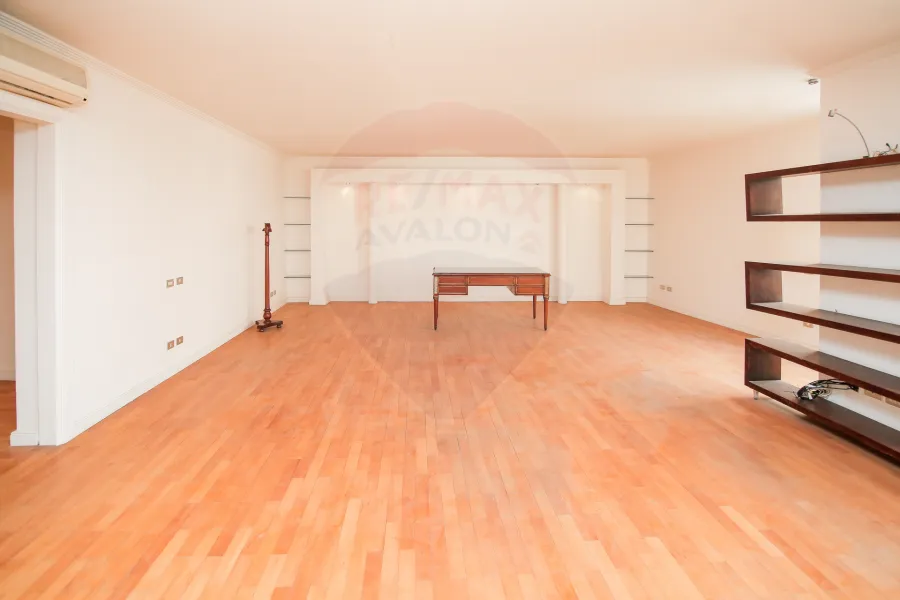 شقة للبيع 270 م كفر عبده (ش الإسماعيلية)