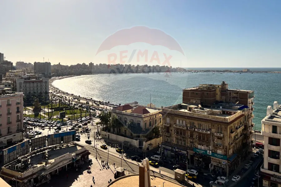 شقة للإيجار 300 م محطة الرمل (علي الترام مباشر)