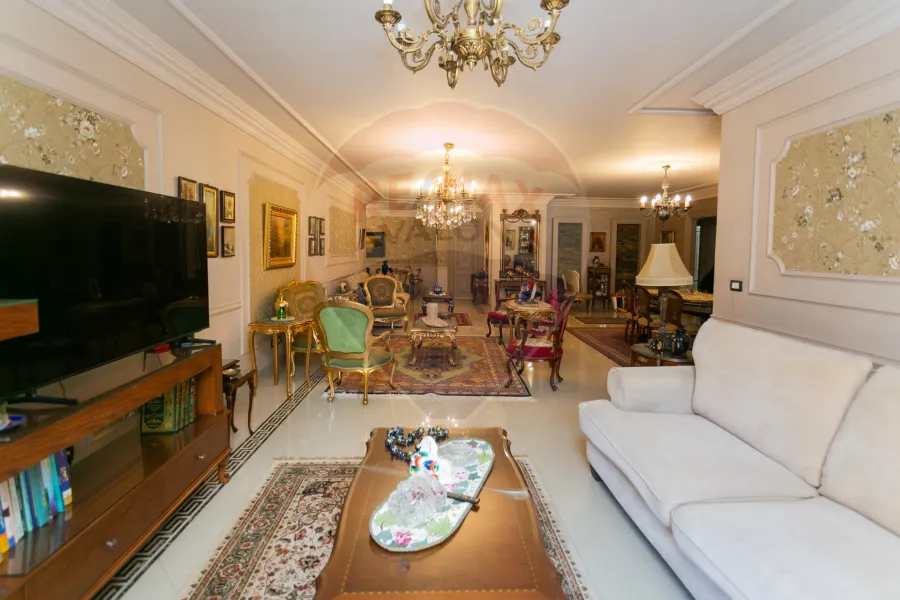 شقة للبيع 311 م لوران (علي الترام مباشرة)