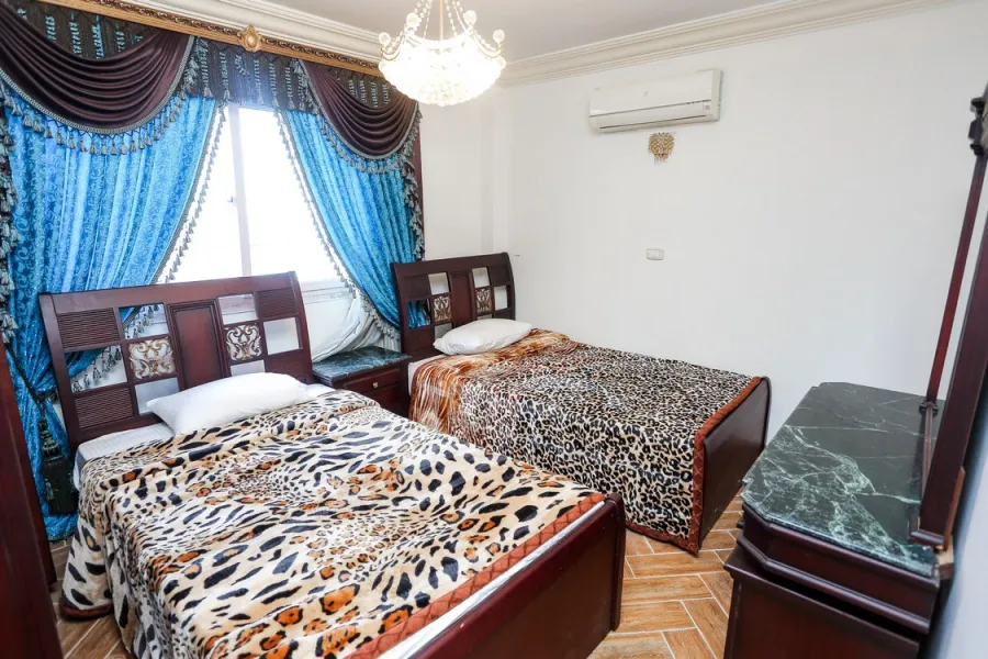 شقة للبيع 260 م سابا باشا (على البحر مباشرة)