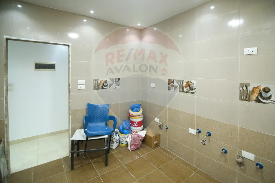 شقة مرخصة للبيع  210 م جليم ( خطوات من البحر و الترام )