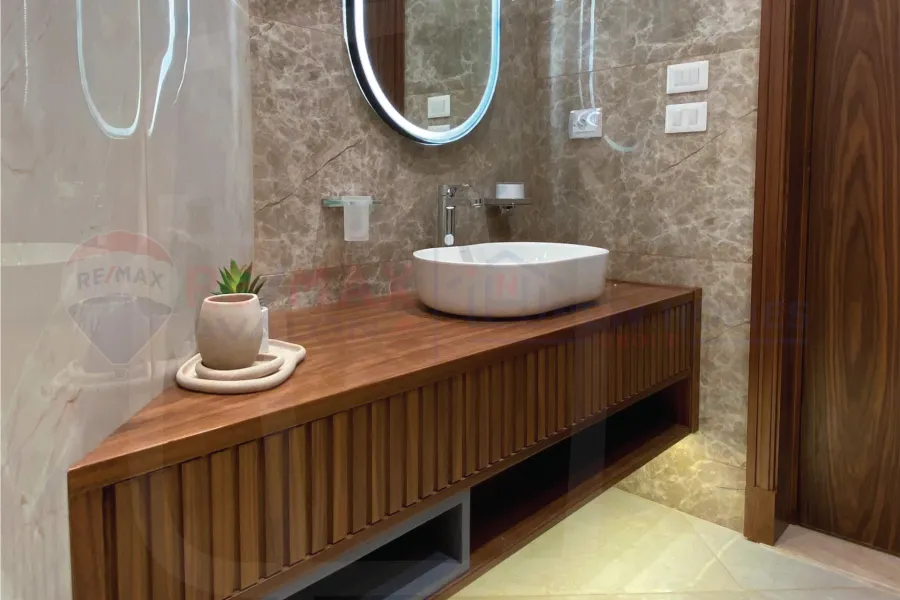 فيلا للبيع 281 م سموحة (كومباوند سكاي لاين)