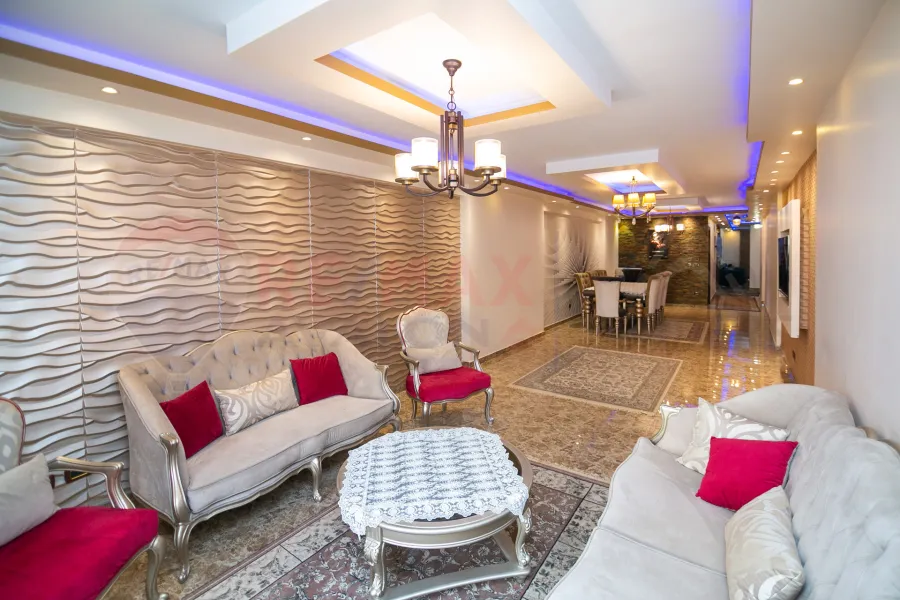 شقة للبيع 230 م سموحه (ش ذكي رجب)