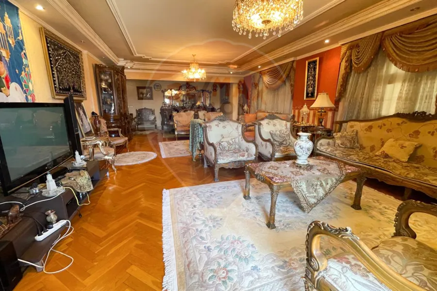 شقة للبيع 216 م سموحة (ش أدمون فريمون)