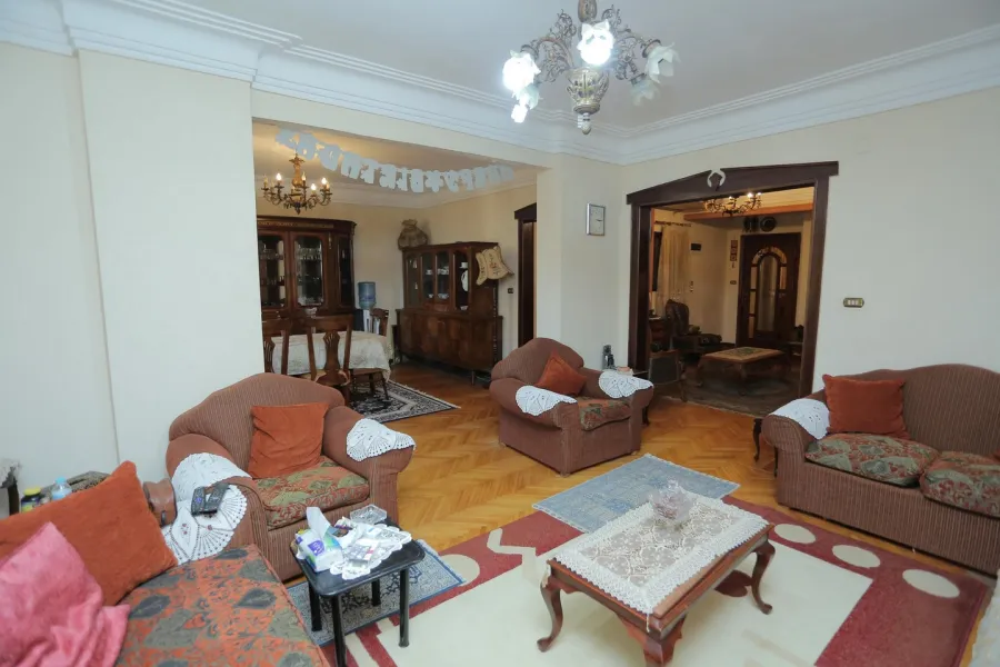 شقة للبيع 155م سموحة (خطوات من مدرسة محمد كريم