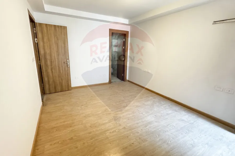 شقة للبيع 169 م سموحة (كومباوند سكاي لاين)